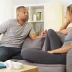 Voz trêmula ao falar